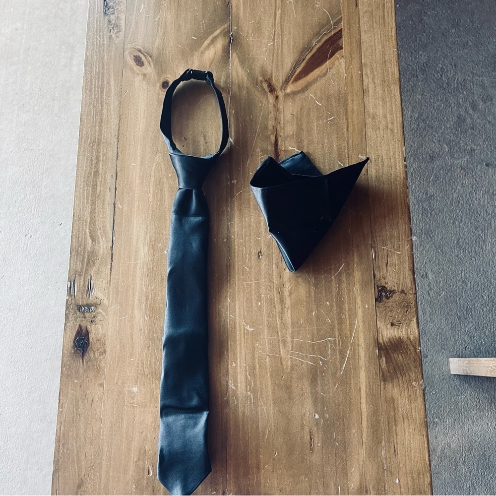 Black Tie and handkerchief ~New was too small